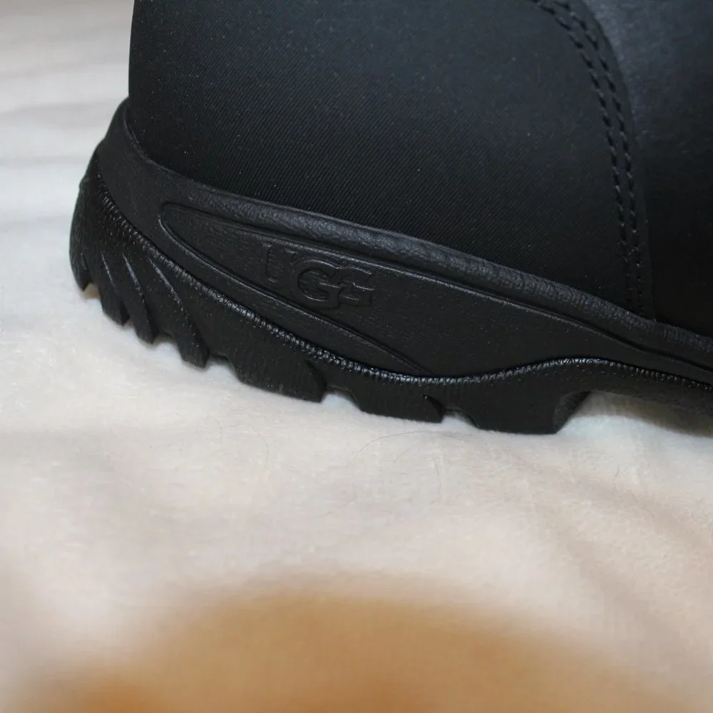 UGG 100% wool